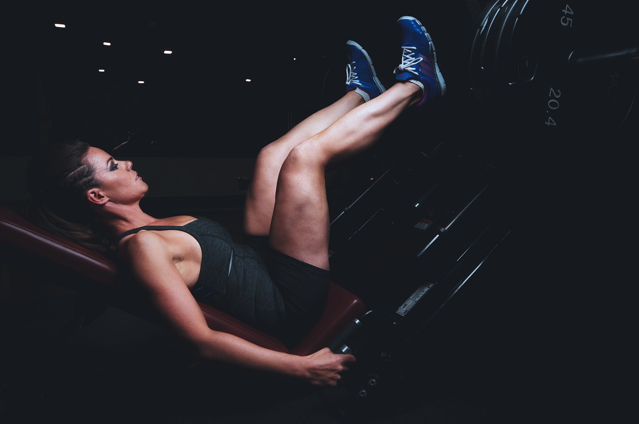 Jakie ćwiczenia pomagają wzmocnić mięśnie ramion i pleców u kobiet?