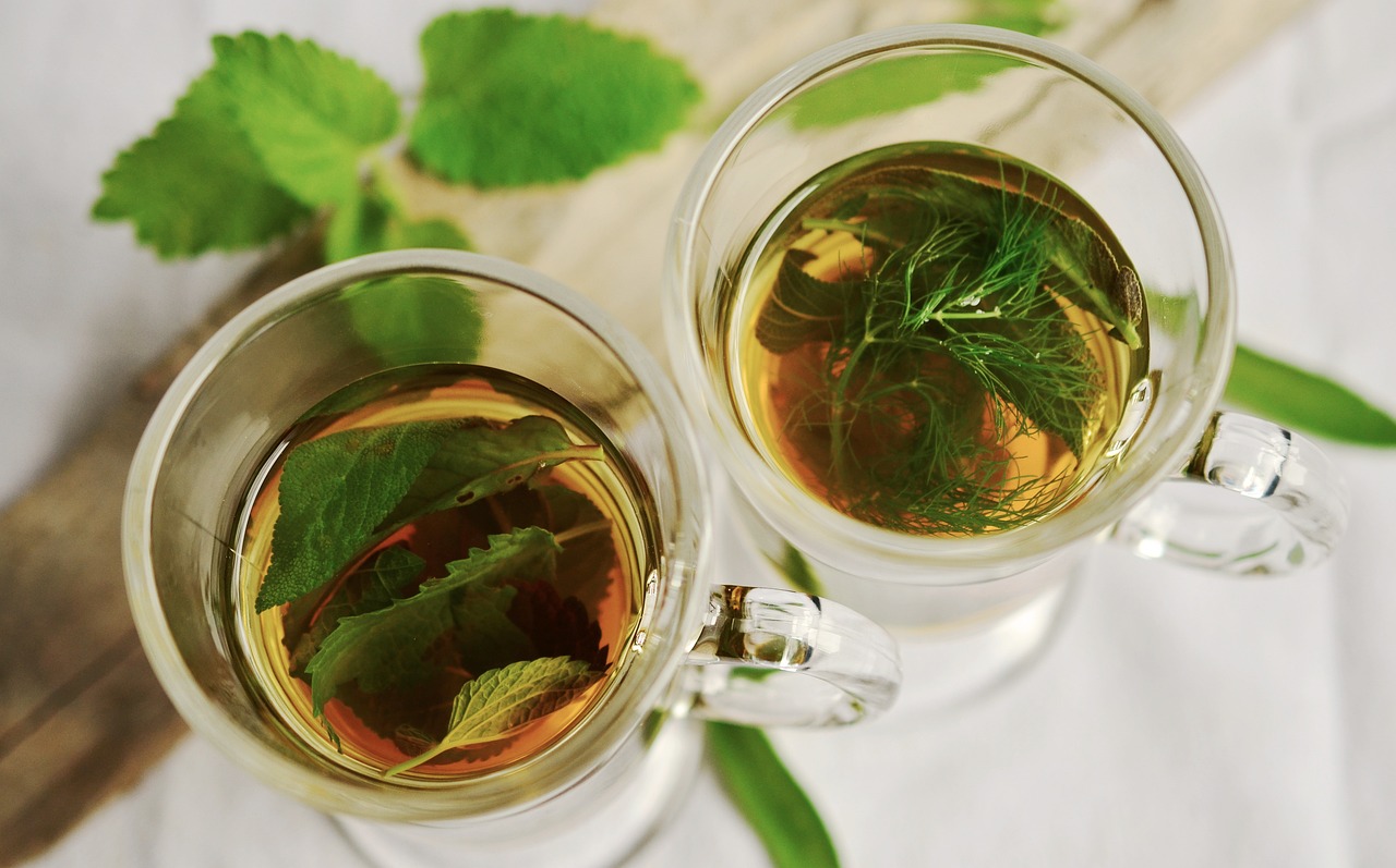 3 Herbaty, które mogą pomóc szybciej spalić tłuszcz